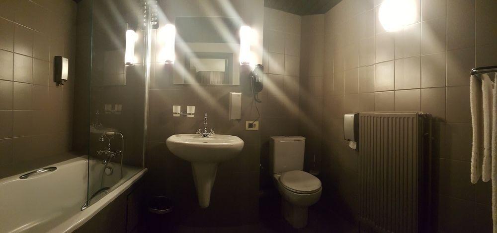 Hotel Le Chantecler Brussel Buitenkant foto