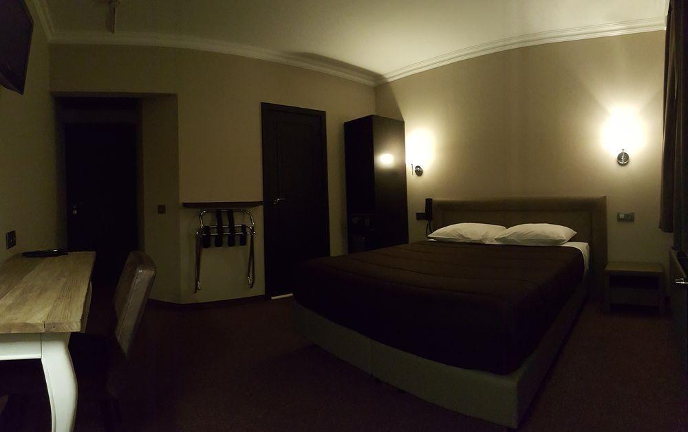 Hotel Le Chantecler Brussel Buitenkant foto
