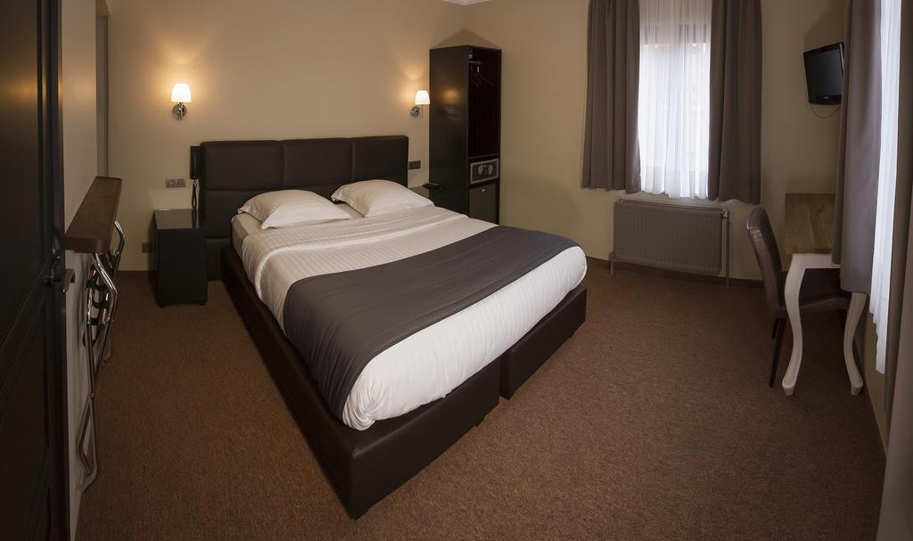 Hotel Le Chantecler Brussel Buitenkant foto