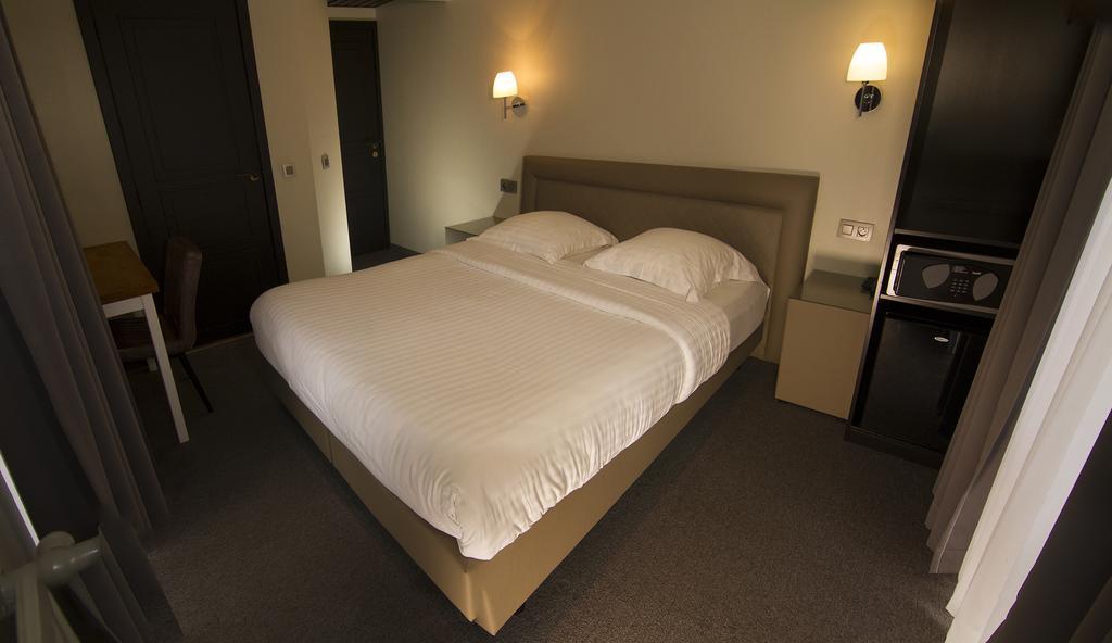 Hotel Le Chantecler Brussel Buitenkant foto