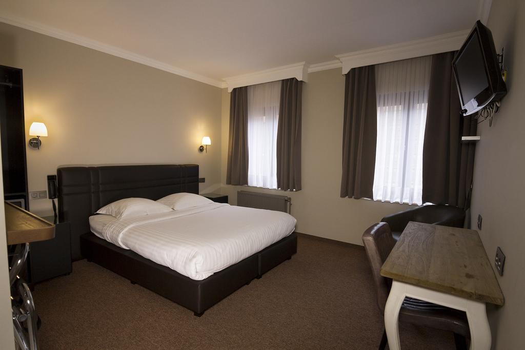 Hotel Le Chantecler Brussel Buitenkant foto