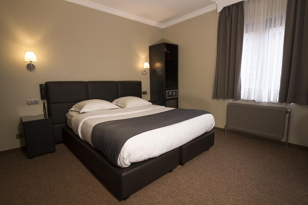 Hotel Le Chantecler Brussel Buitenkant foto