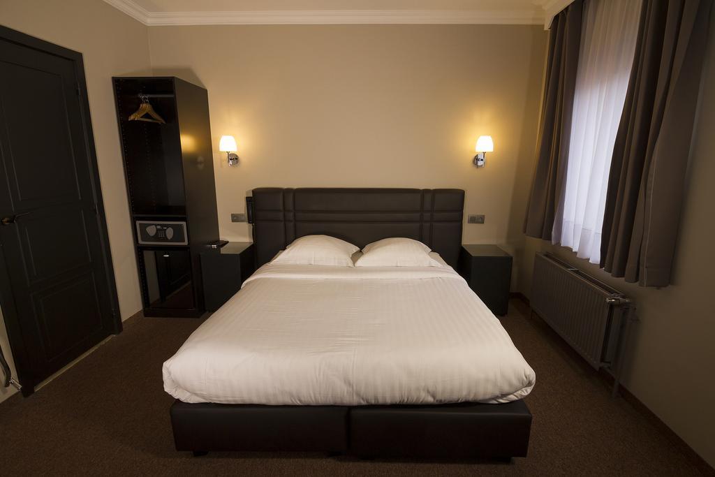 Hotel Le Chantecler Brussel Buitenkant foto