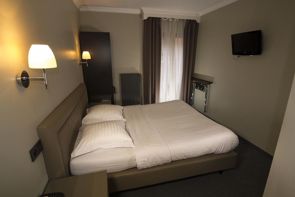 Hotel Le Chantecler Brussel Buitenkant foto