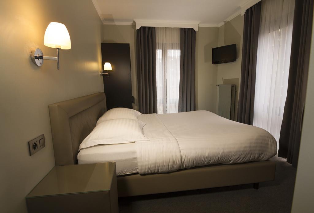 Hotel Le Chantecler Brussel Buitenkant foto