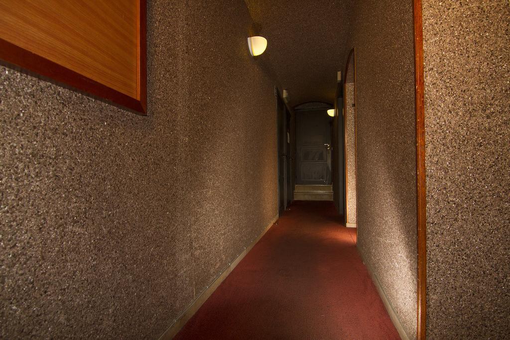 Hotel Le Chantecler Brussel Buitenkant foto