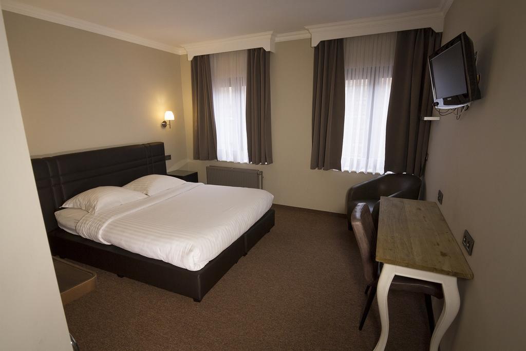Hotel Le Chantecler Brussel Buitenkant foto