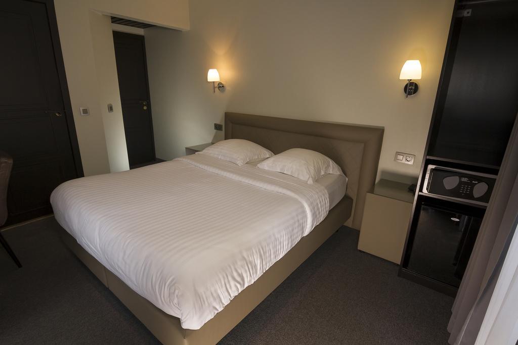 Hotel Le Chantecler Brussel Buitenkant foto