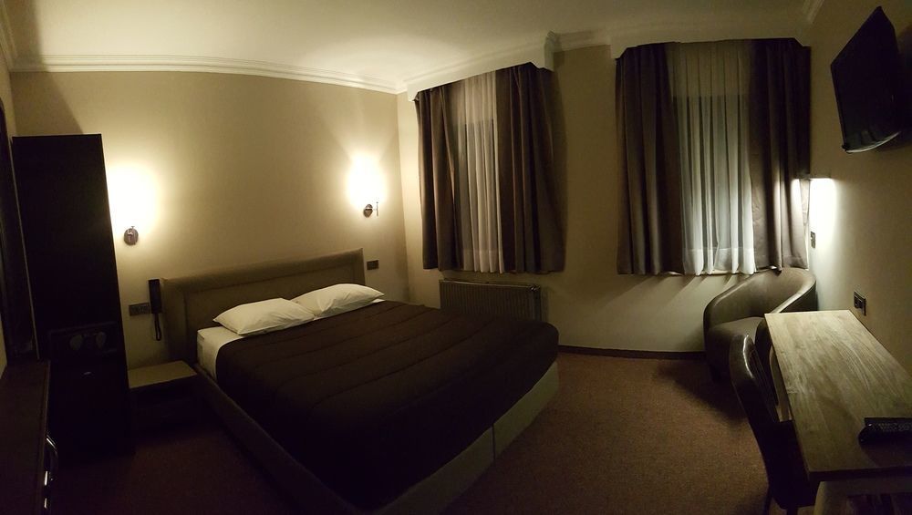 Hotel Le Chantecler Brussel Buitenkant foto