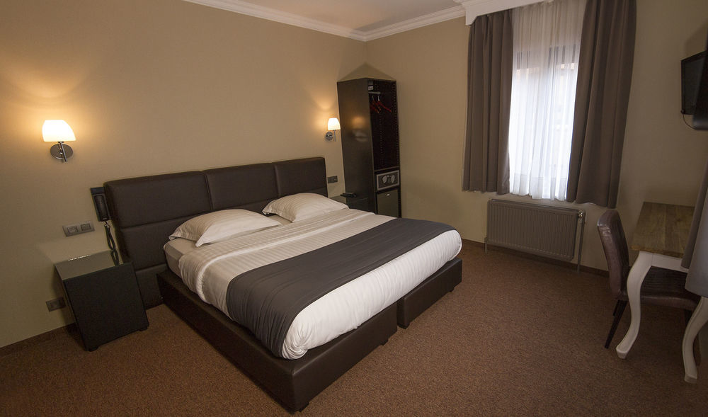Hotel Le Chantecler Brussel Buitenkant foto